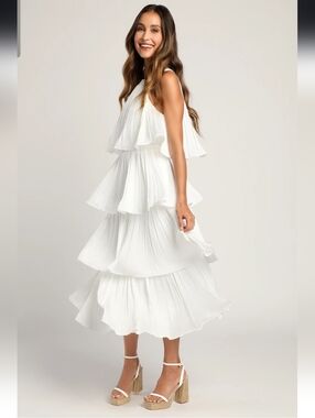 NWOT Lulu's White Tiered Pleated Midi Dress
